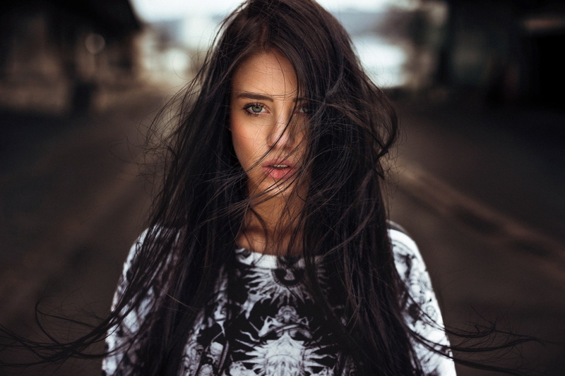 depth of field, Julia Carina, women outdoors, hair in face, face, 1080P, women, portrait