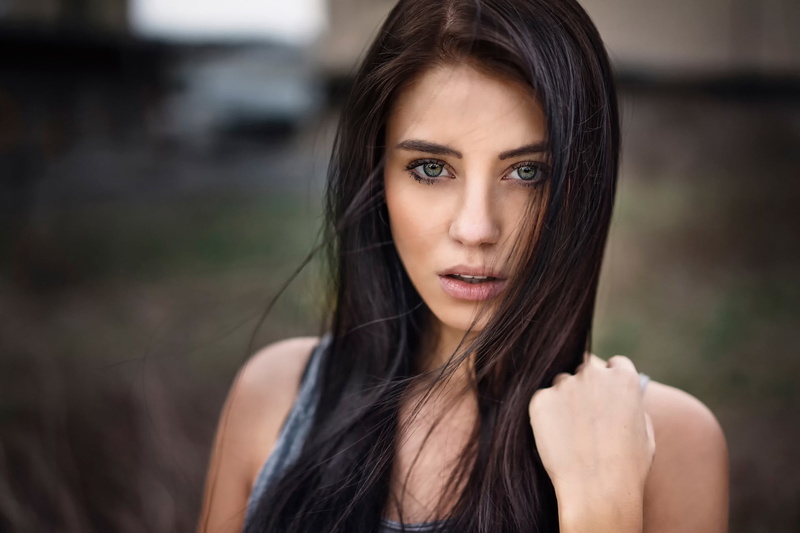 hair, adolescence, human face, beautiful people, face, hairstyle, 1080P, outdoors, long hair, brunette, brown hair, beautiful woman, green eyes, headshot