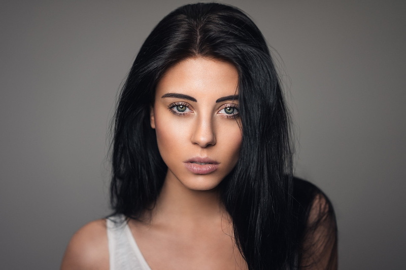 Julia Carina, green eyes, human face, close-up, women, headshot, black hair, 1080P, looking at camera, indoors, long hair, fashion, make-up, young adult