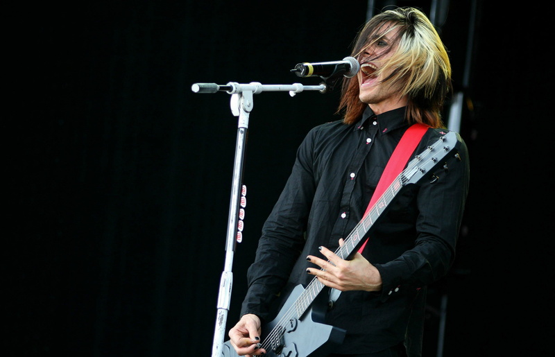hairstyle, Jared Leto, indoors, concert, singing, musical instrument, entertainment occupation, music, artist, plucking an instrument, playing, nightlife