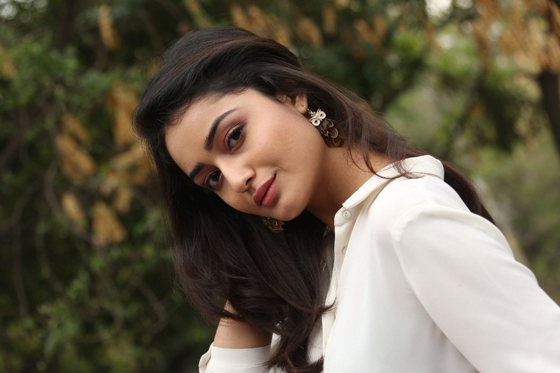 model, pose, pretty, hot, figure, brunette, hair, smile, girl, 1080P, face, swadheenta, eyes, lips, dehleej, actress, beautiful, indian, beauty, bollywood