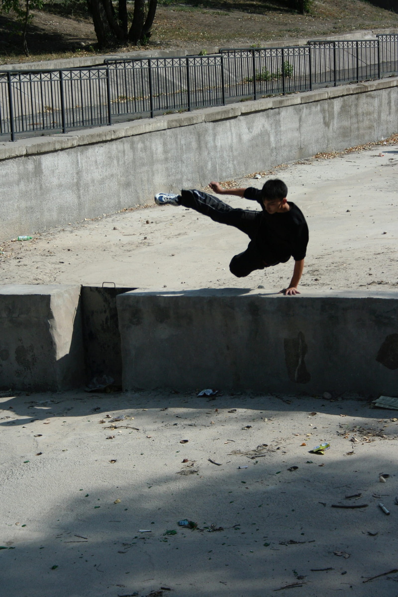 skill, men, human arm, kazakhstan, real people, sport, adolescence, lifestyles, teenage boys, 1080P, young men, males, young adult, parkour, nature, runner