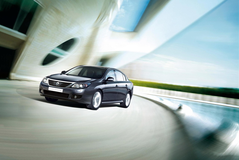 on the move, travel, silver colored, blurred motion, renault, architecture, sports race, competition, sedan, mode of transportation, motion, no people