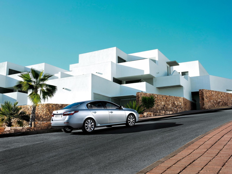 plant, clear sky, built structure, road, tropical climate, transportation, outdoors, city, tree, 1080P, sky, motor vehicle, architecture, renault, no people