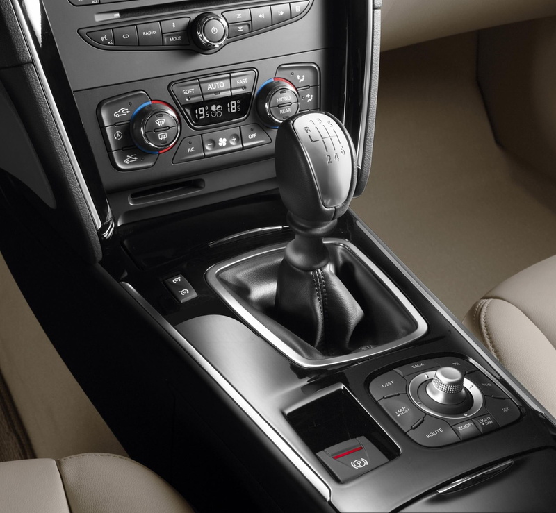 control panel, latitude, motor vehicle, chrome, no people, gearshift, mode of transportation, luxury, push button, car, 1080P, transportation, renault