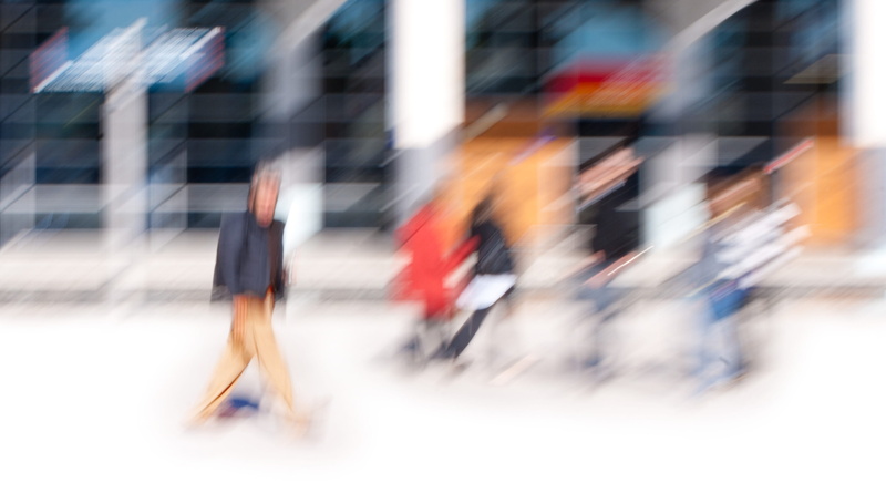 speed, commuter, motion, outdoors, walk, city life, adult, defocused, urgency, street, plaid, day, millennium square, transportation, leaving, walking
