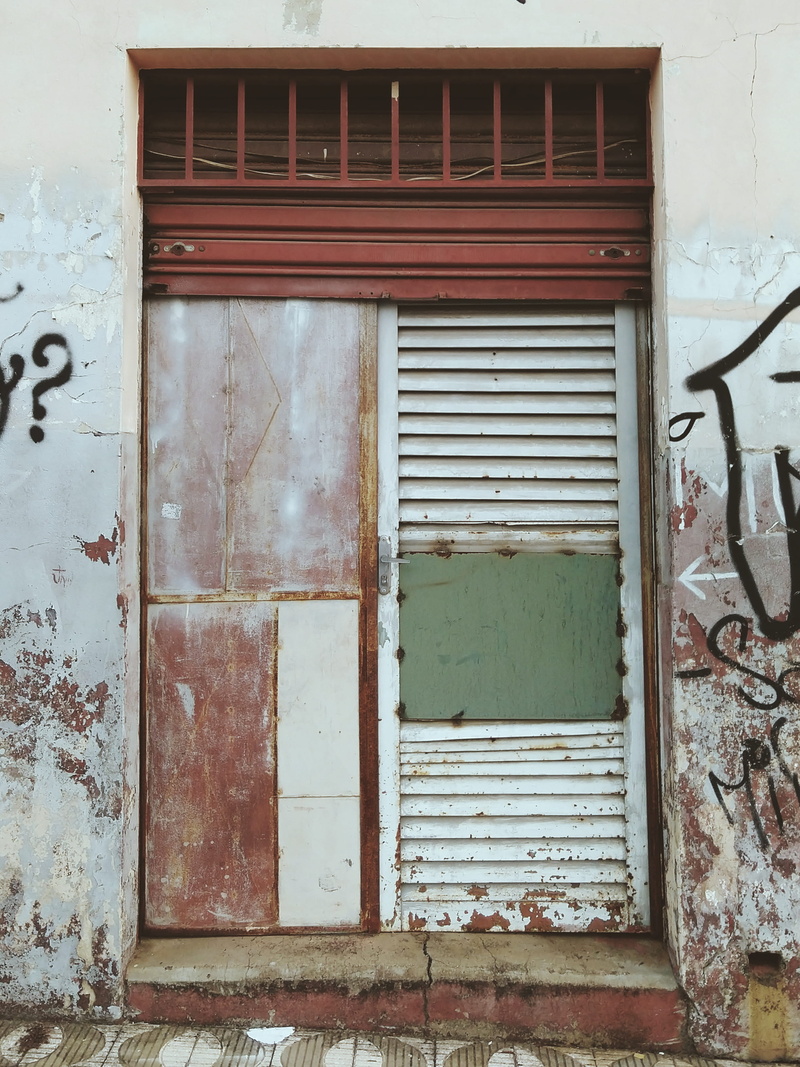 curtain, day, graffiti, indaiatuba, gray, shutter, traditional design, run-down, old, architecture, wall - building feature, entrance, door, 2K, closed