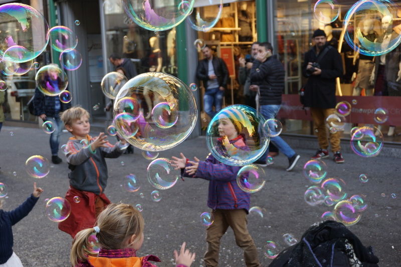 play, transparent, street life, innocence, kids, offspring, togetherness, females, switzerland, children, standing, pedestrian zone, soap sud, group of people