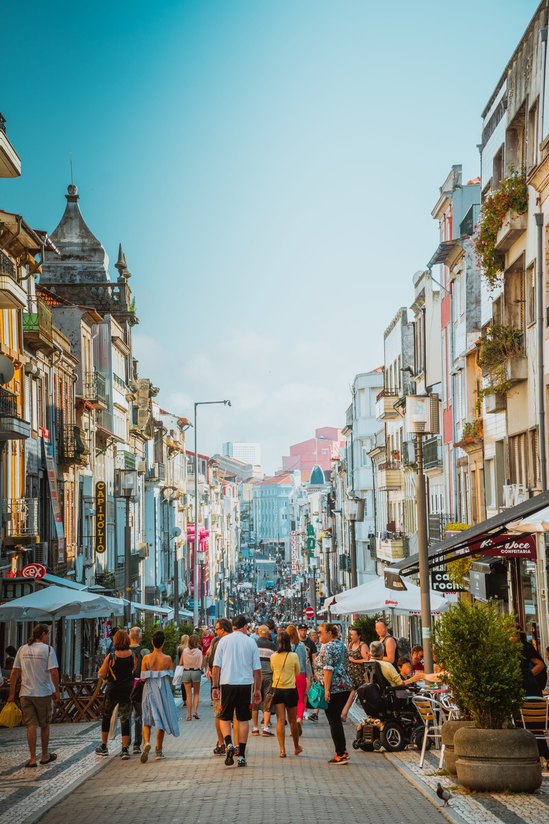 building exterior, crowd, city view, men, real people, nature, adult, city life, pedestrian zone, built structure, residential district, building, shopping