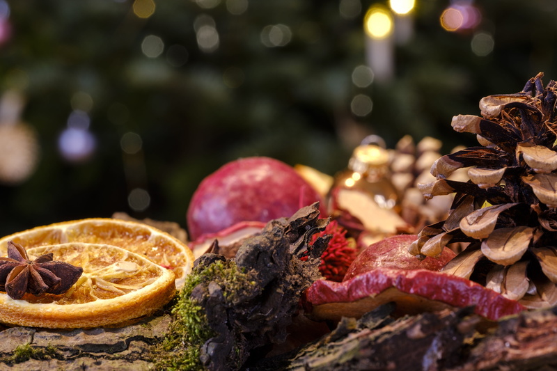 deco, focus on foreground, advent, no people, food and drink, tree, decoration, nature, 5K, slice, freshness, fruit, spices, cross section, wine eight