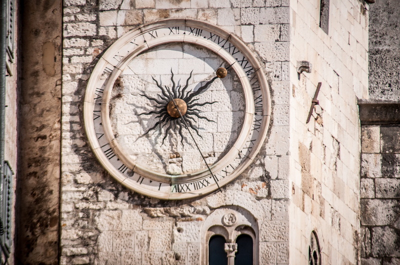 time of, hour, time indicating, 24 hour clock, building exterior, wall clock, day, europe, shape, wooden, minute hand, pointer, old, building, wall - building feature
