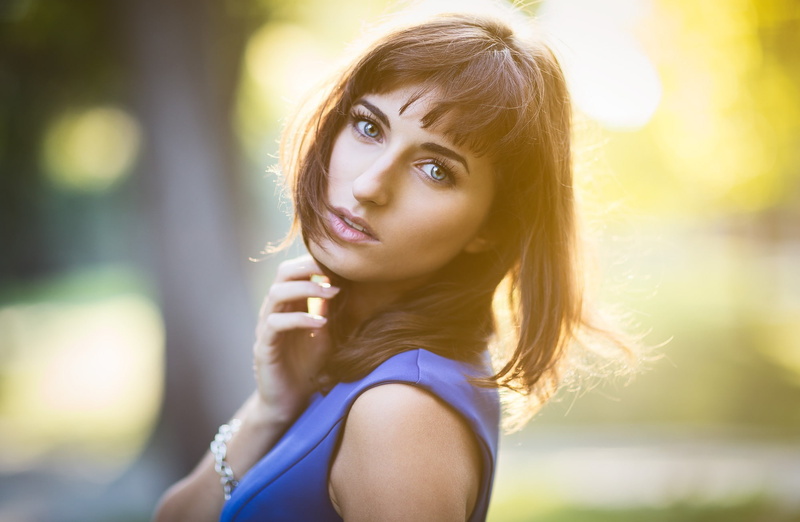 long hair, Girls, Villa, Light, Afternoon, sunlight, real people, delai, 85mm, beautiful woman, rome, Colors, brown hair, Summer, Creamy, looking at camera