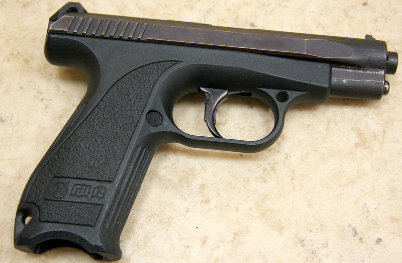 good, convenient, caliber 9x19, warning sign, no people, indoors, Domestic, 18 rounds, TTX, barrel, capacity, armored efficiency, gun, 1080P, interesting