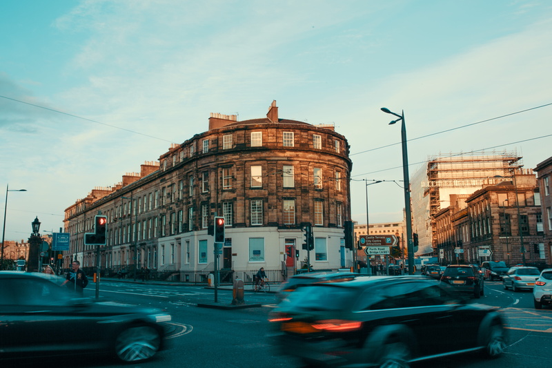 pavement, car, travelling, 5K, urban, daytime, brown, architecture, busy, transportation, delay, road, building, street light, city, commercial, vehicles