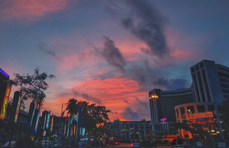 traffic, 4K, clouds, street, streets, town, shops, transportation, urban, travel, built structure, incidental people, city, india, cloud - sky, city evening
