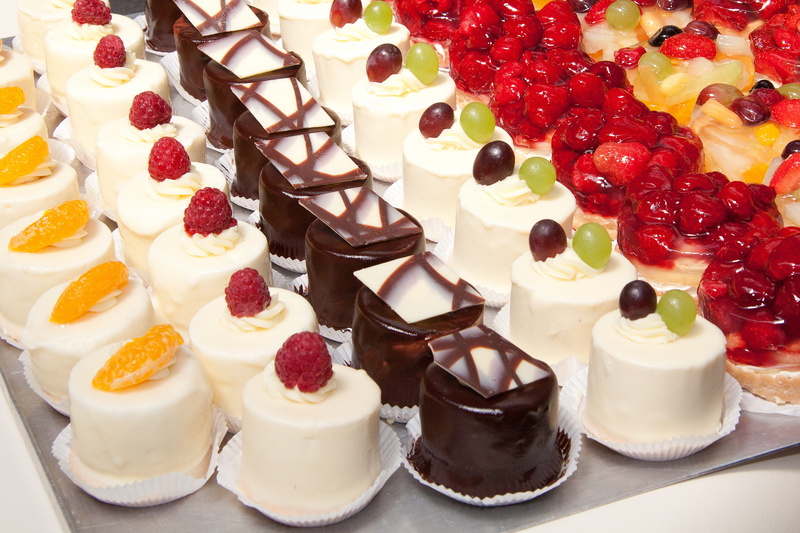 pastry, ready-to-eat, sweet, food, indoors, freshness, dessert, cake, baked, temptation, pastry shop, bake, petits fours frais, sweet food, cream, unhealthy eating