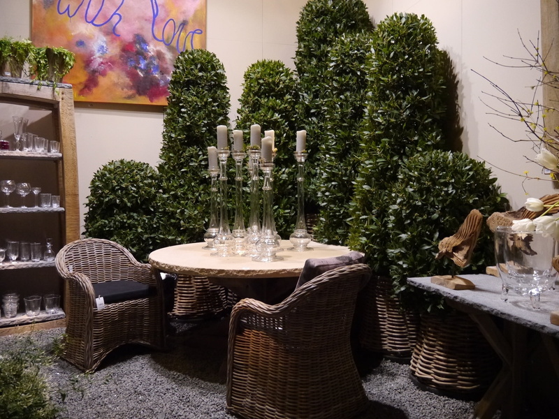 1080P, seat, potted plant, tree, absence, courtyard, container, glass - material, table, furniture, outdoor furniture, growth, gardening, luxury, decor