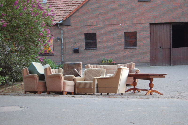 furniture, bulky waste, seat, brick wall, superfluous, no people, wall, armchair, outdoors, built structure, architecture, house, living room, residential district