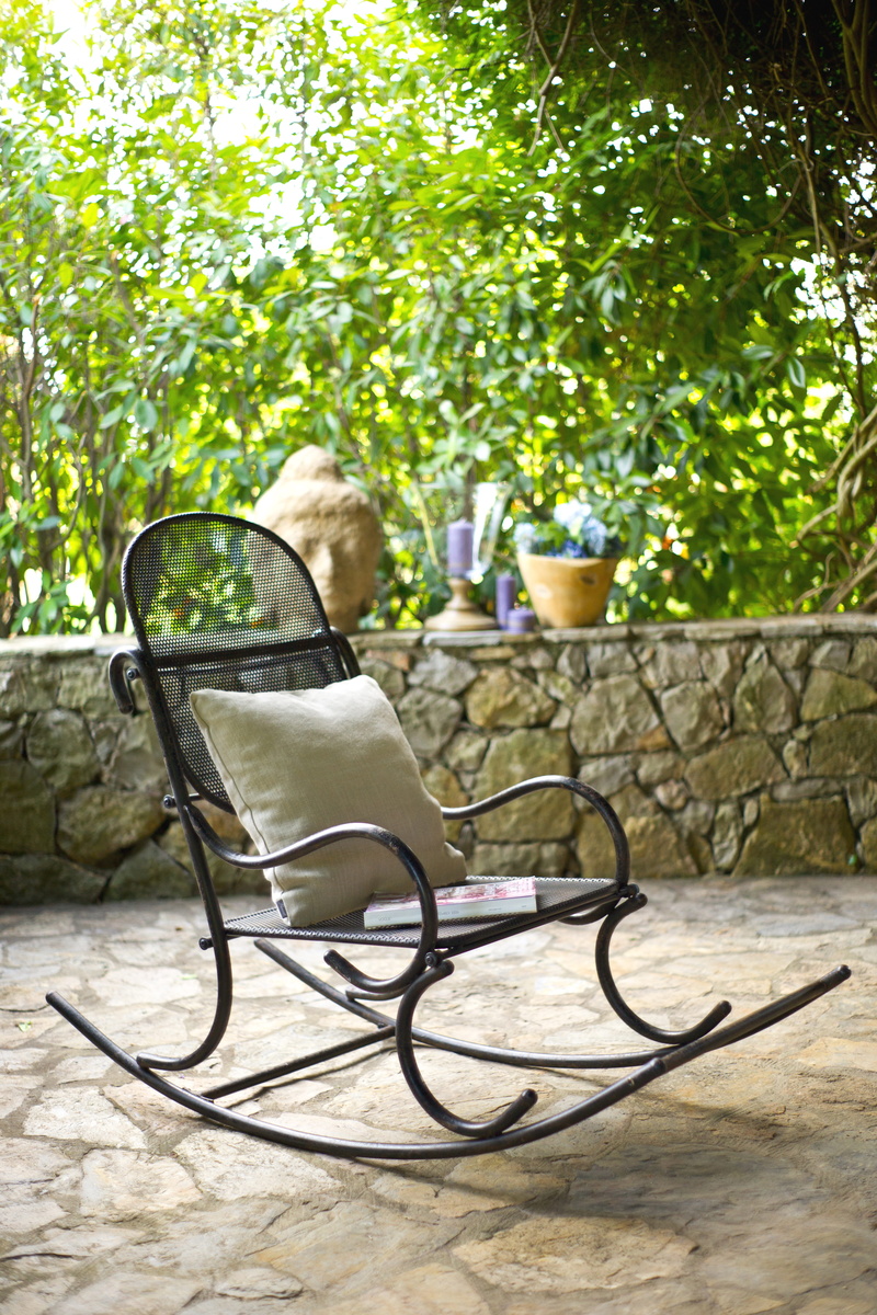 drink, fancy, rocking, nature, green color, day, absence, focus on foreground, selective, Architecture, tranquility, swing, composition, 5K, chair, decor