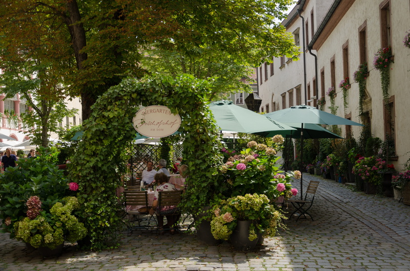 footpath, beer garden, architecture, business, outside catering, gastronomy, street, potted plant, day, outdoors, coziness, green color, drink, real people