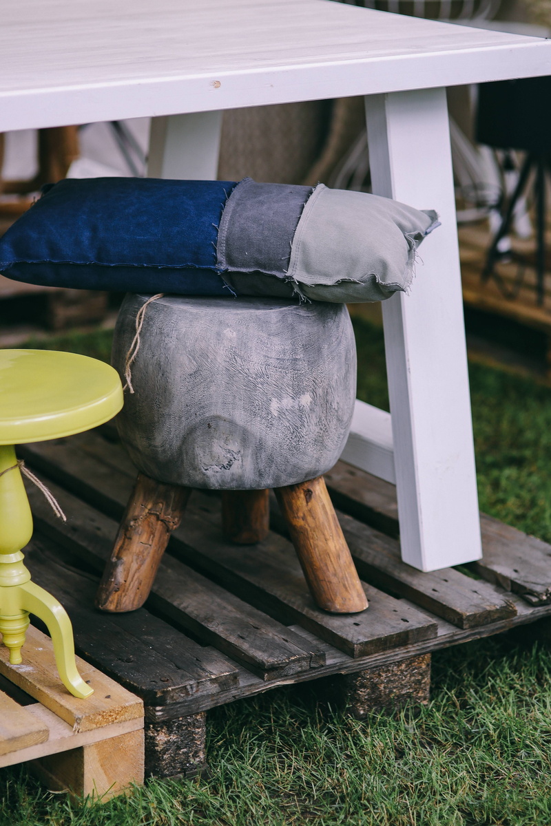 rear view, built structure, grass, one man only, full length, chair, table, stool, relax, bench, outdoors, real people, wood, day, one person, seat, men