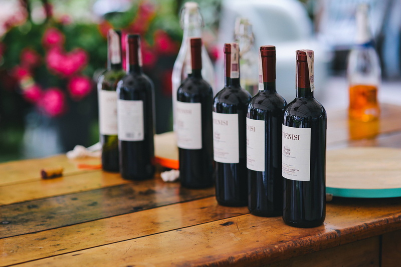 outdoors, container, various, 5K, table, bottle, luxury, items, day, wine, outside, food And Drink, Miscellaneous, refreshment, red Wine, indoors, red