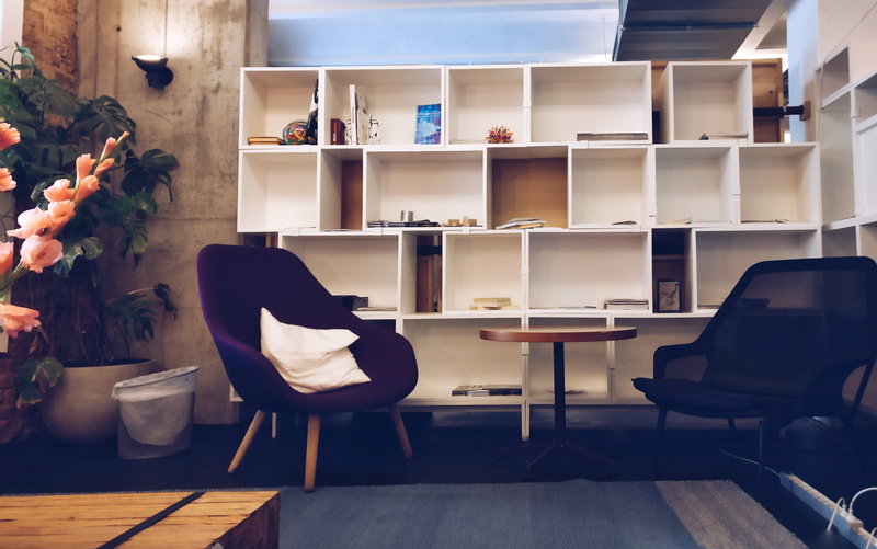 interior design, table, 4K, shelves, flooring, modern, chair, one person, empty, sitting, domestic room, bookcase, chairs, bookshelves, plant, bookshelf