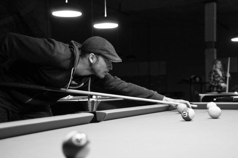 man, bar, one person, leisure activity, billiard, breathing space, sport, young adult, einkehr, relaxation, a, human, lifestyles, lighting equipment, pool cue