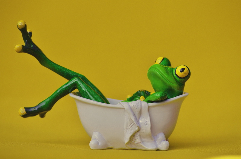 plastic, bathtub, figure, yellow background, Bath, decor, yellow, full length, colored background, paper, cute, Relaxation, one animal, animal, toy, fun