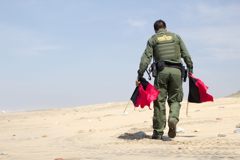 dom, beauty in nature, illegal, international, soldier, day, border, sand, police, protect, rear view, leisure activity, special, land, machine, protection