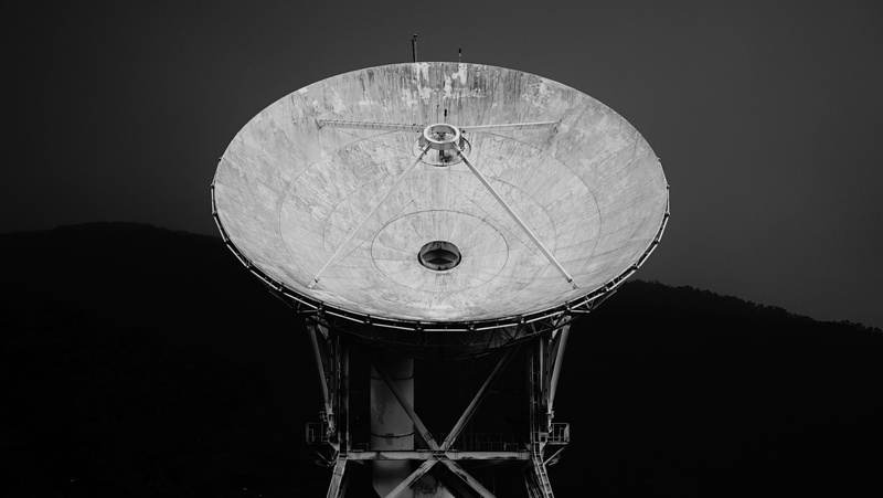 photo, dish, indoors, astronomy, grayscale, circle, sky, global communications, tower, 2K, space, night, technology, satellite dish, black and white, geometric shape