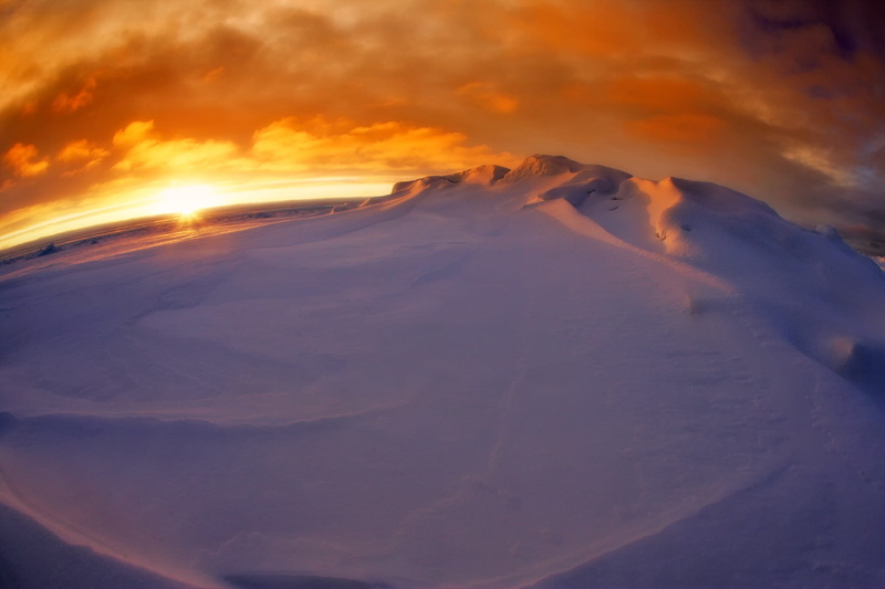 tranquility, winter, snow, fisheye, mountain, environment, floating chunks, clouds, mountain peak, sun, ocean, snowcapped mountain, golden, icecaps, majestic