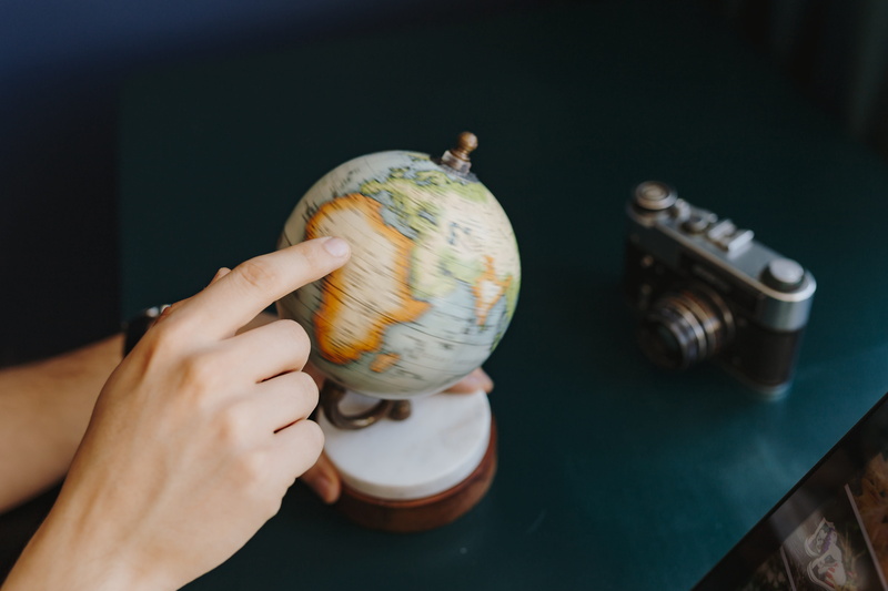 body part, one person, women, adult, showing, lifestyles, table, sweet food, travel, leisure activity, human hand, holding, finger, focus on foreground