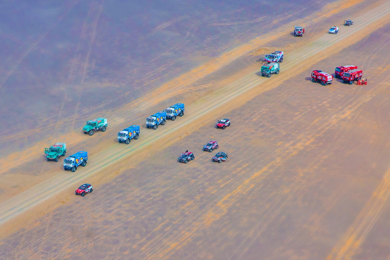 tilt shift, Race, Mini, Toyota, 2K, Beauty, Speed, RedBull, Mini Cooper, X Raid, Silk road, Contest, The sky, Dune, SilkWay, The roads, Sand, Silk Way