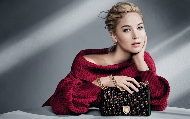 contemplation, lack, lawrence, actress, looking at camera, hollywood, jennifer, red, portrait, young adult, holding, Hollywood Celebrities, sitting, bag