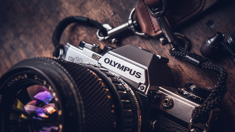 communication, metal, studio Shot, digital camera, logo, indoors, technology, lens - Optical Instrument, wheel, close-up, old, photograph, camera, camera Film