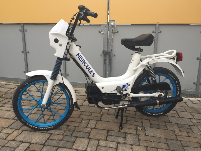 hercules, paving stone, cobblestone, white color, white, moped, nature, 2K, stationary, transportation, bicycle, wheel, day, sidewalk, outdoors, wall - building feature