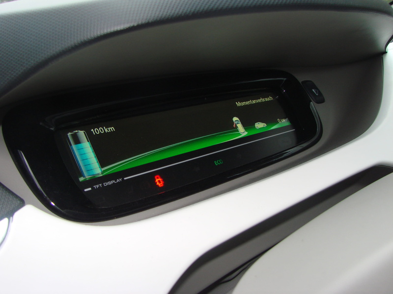tft, luxury, cockpit, close-up, mode of transportation, travel, Speedo, energy, number, km, land vehicle, Renault, day, car interior, Electric Car, screen