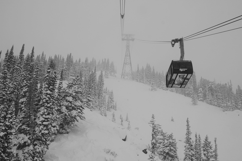 cable car, outdoors, jackson hole mountain resort, nature, day, cold temperature, snowcapped mountain, mountain, ski lift, snowboard, overhead cable car