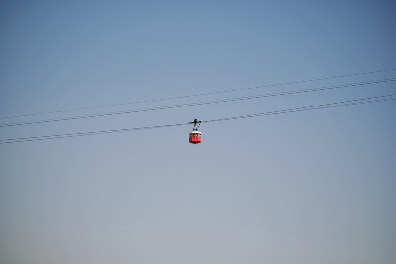 air, 5K, transportation, connection, technology, power line, copy space, day, outdoors, spain, red light, minimal, blue, overhead cable car, electricity