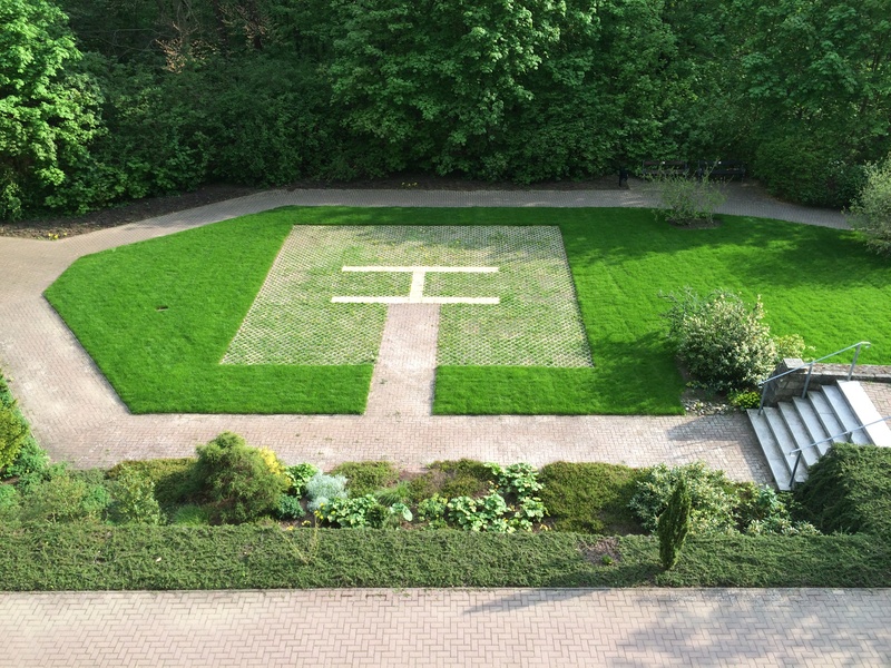 helicopter parking, 2K, day, hedge, park - man made space, nature, formal garden, garden, plant, no people, high angle view, green color, sign, grass