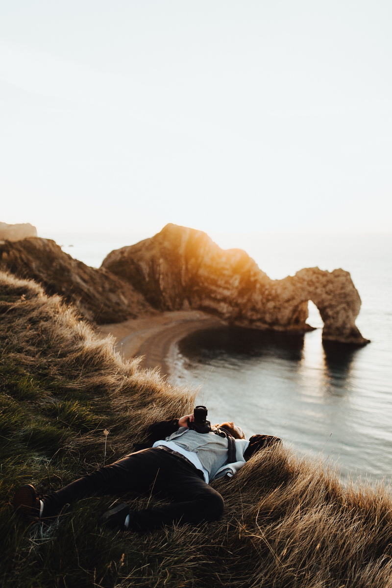women, outdoors, cliff, 5K, leisure activity, relax, clear sky, current, green, people, coast, copy space, beauty in nature, non-urban scene, landscape