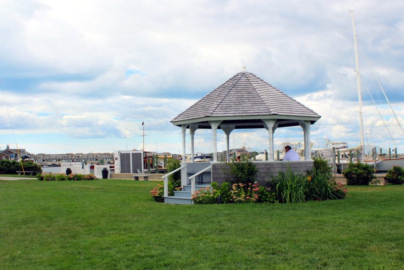 land, built structure, city, gazebo, day, lawn, cloud - sky, incidental people, grey, sky, building exterior, blue, westerly, nature, clouds, 4K, grass