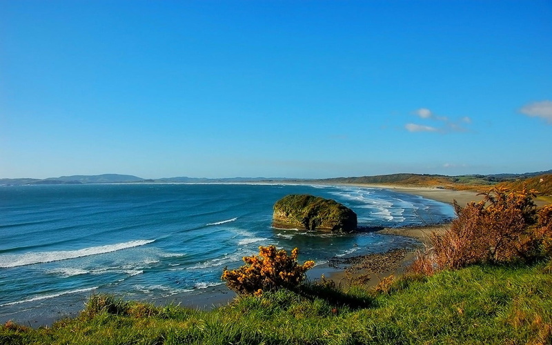 non-urban scene, tranquility, sand, outdoors, island, day, scenics - nature, shrubs, copy space, nature, stack rock, Chile, tranquil scene, 720P, sky