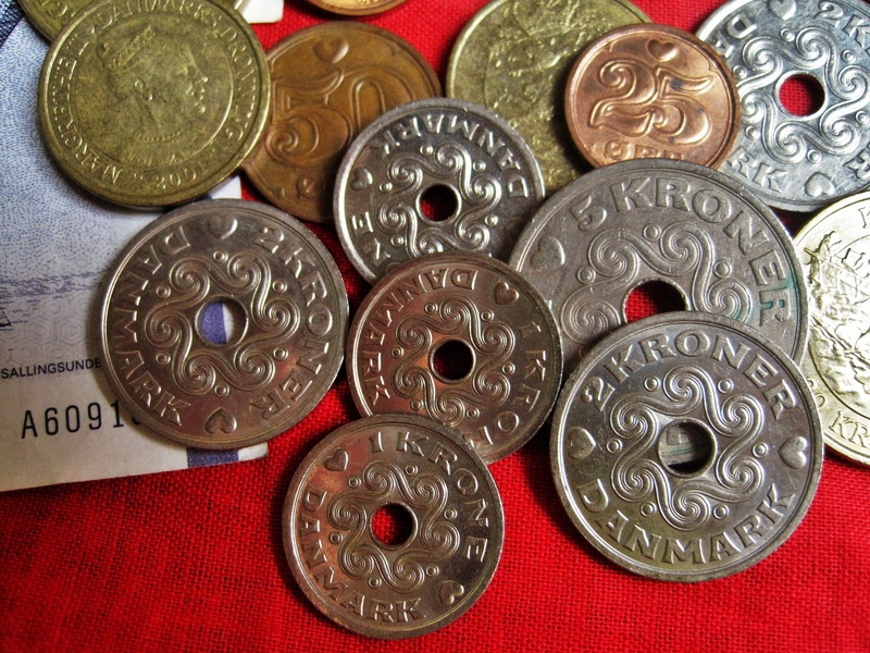 coin, kroner and øre, red, close-up, circle, cash, coins, cash and cash equivalents, still life, metal money, money, danish currency, choice, unique, large group of objects