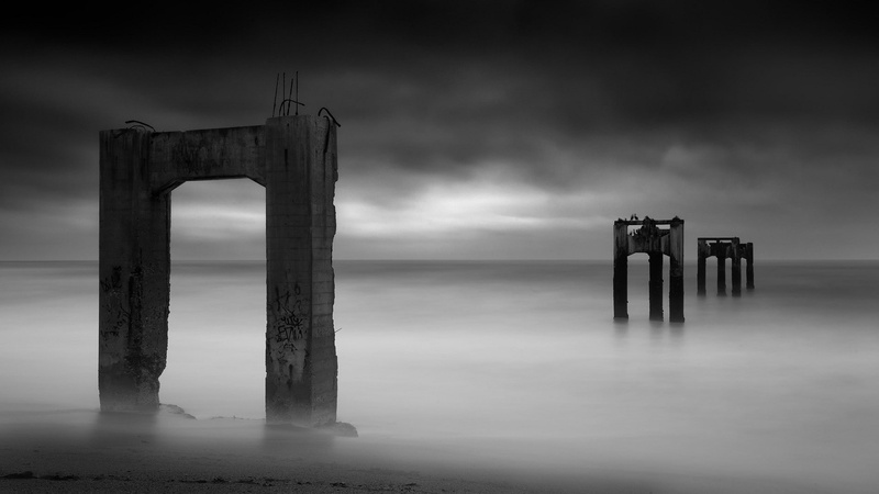 sand, mist, long exposure, architecture, 1080P, sea, overcast, monochrome, beach, gray, concrete, California, horizon, clouds, gloomy, USA, ruin, pillar