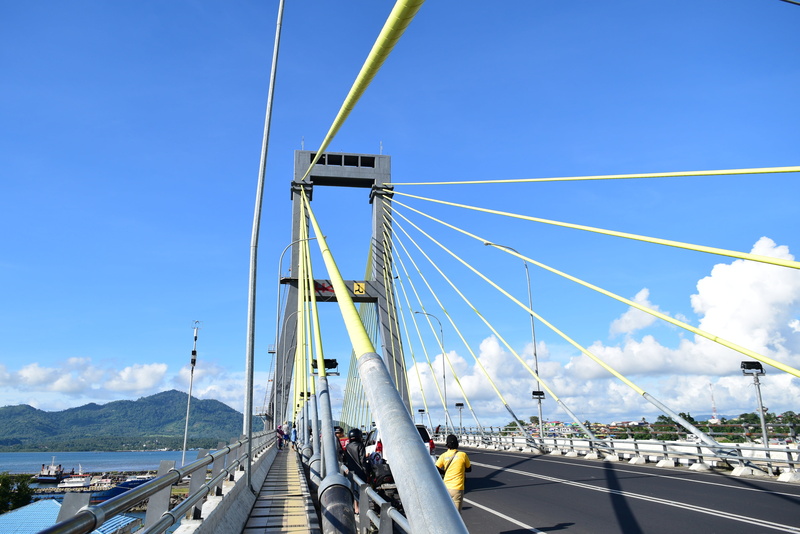 city, built structure, men, blue, cloud - sky, suspension bridge, sky, road, real people, day, 4K, water, bridge - man made structure, cable-stayed bridge