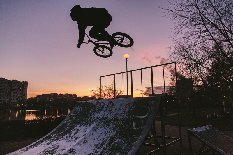 riding, bmx, bike, bmx cycling, sunset, ramp, leisure activity, sport, mid-air, bicycle, stunt, jumping, tree, sports ramp, 2K, person, outdoors, skill