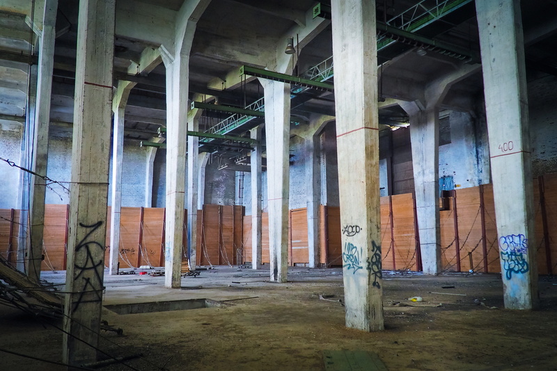 built structure, warehouse, transient, broken, weird, tower silos, industrial building, history, graffiti, obsolete, end, storage, room, break up, threatening