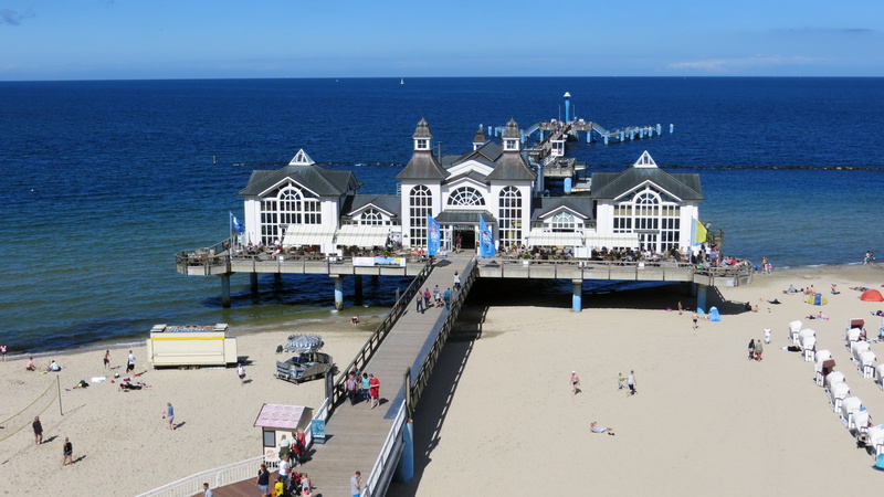 high angle view, group of people, incidental people, sellin, large group of people, building, 2K, water, tourism, horizon, beach, baltic sea, architecture